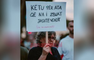protesta pankarta e te moshuares