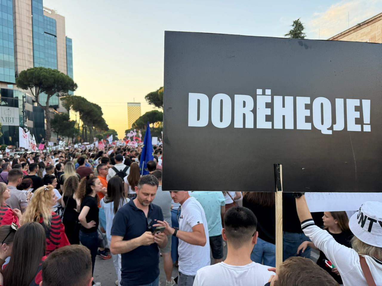 FOTO/ “Grushti i fortë i Migjenit ka ardhur”, “Dor