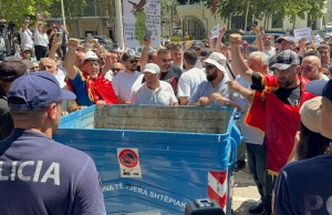 protesta para parlamentit rama ne kosh berisha ne kosh (4)