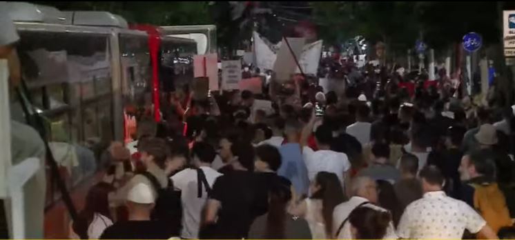protesta pedonale tirane
