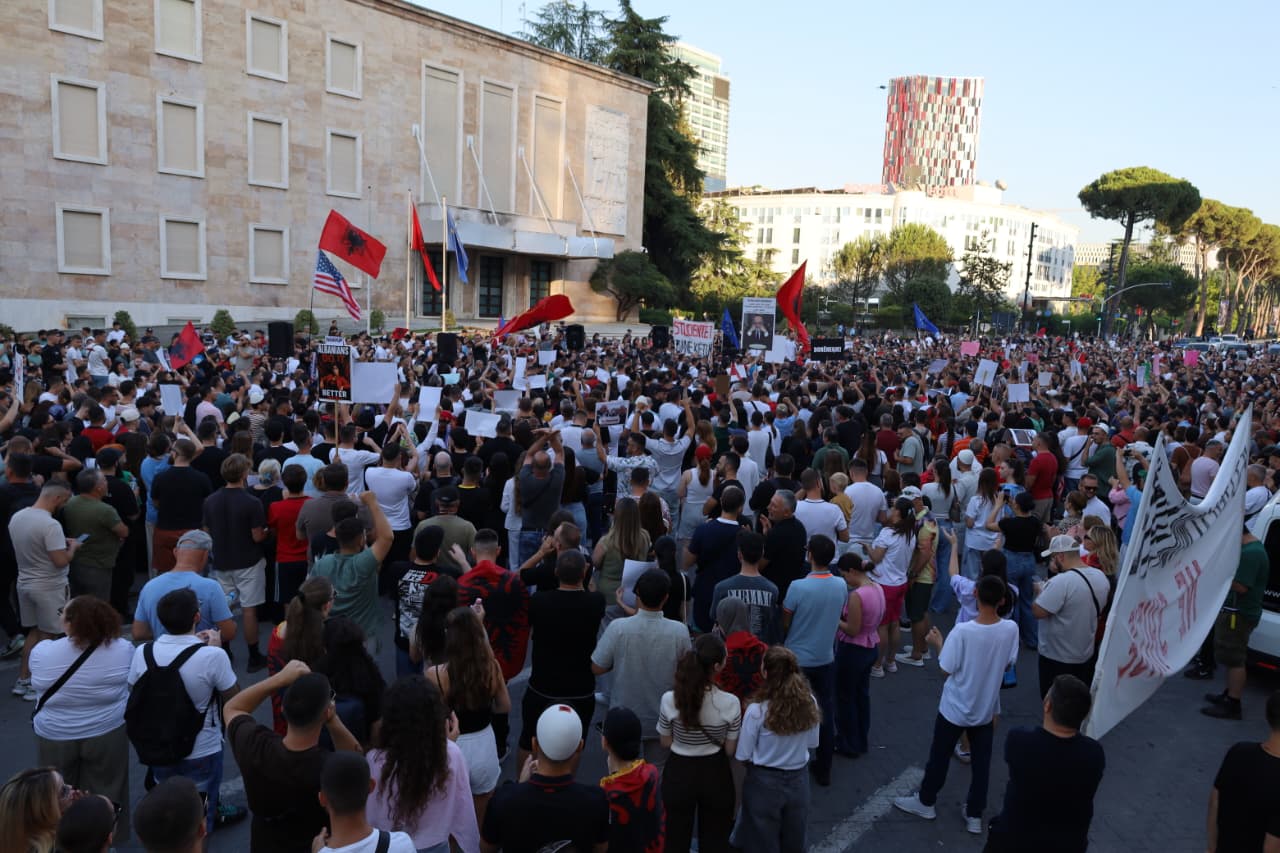 protesta tirane dita e 10 qeveria edi rama (2)