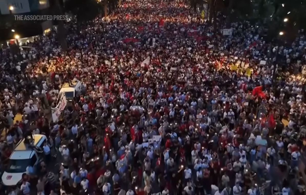 Protestat masive  Ish zv ministrja kritikon ashpër kryeministrin  Në këtë krizë shfaqet veç kreu i qeverisë  O Rame ku i ke institucionet 
