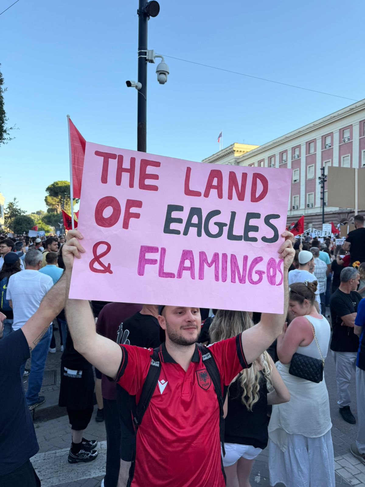 protesta tirane pankarta pikante rama balluku zverneci (4)