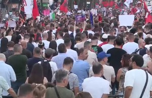 protesta tirane