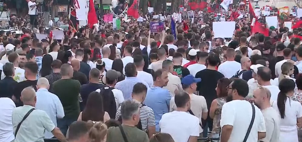 protesta tirane