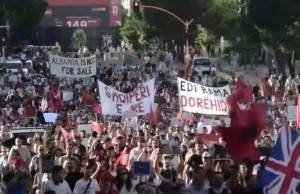 protesta tirane