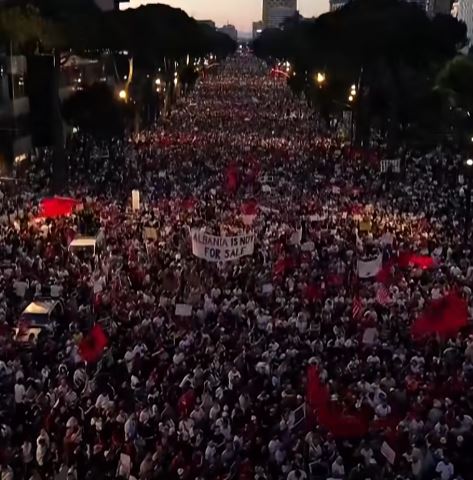Protesta masive për largimin e Ramës  DW publikon pamjet me dron  Pjesëmarrja dhe mobilizimi më i madh