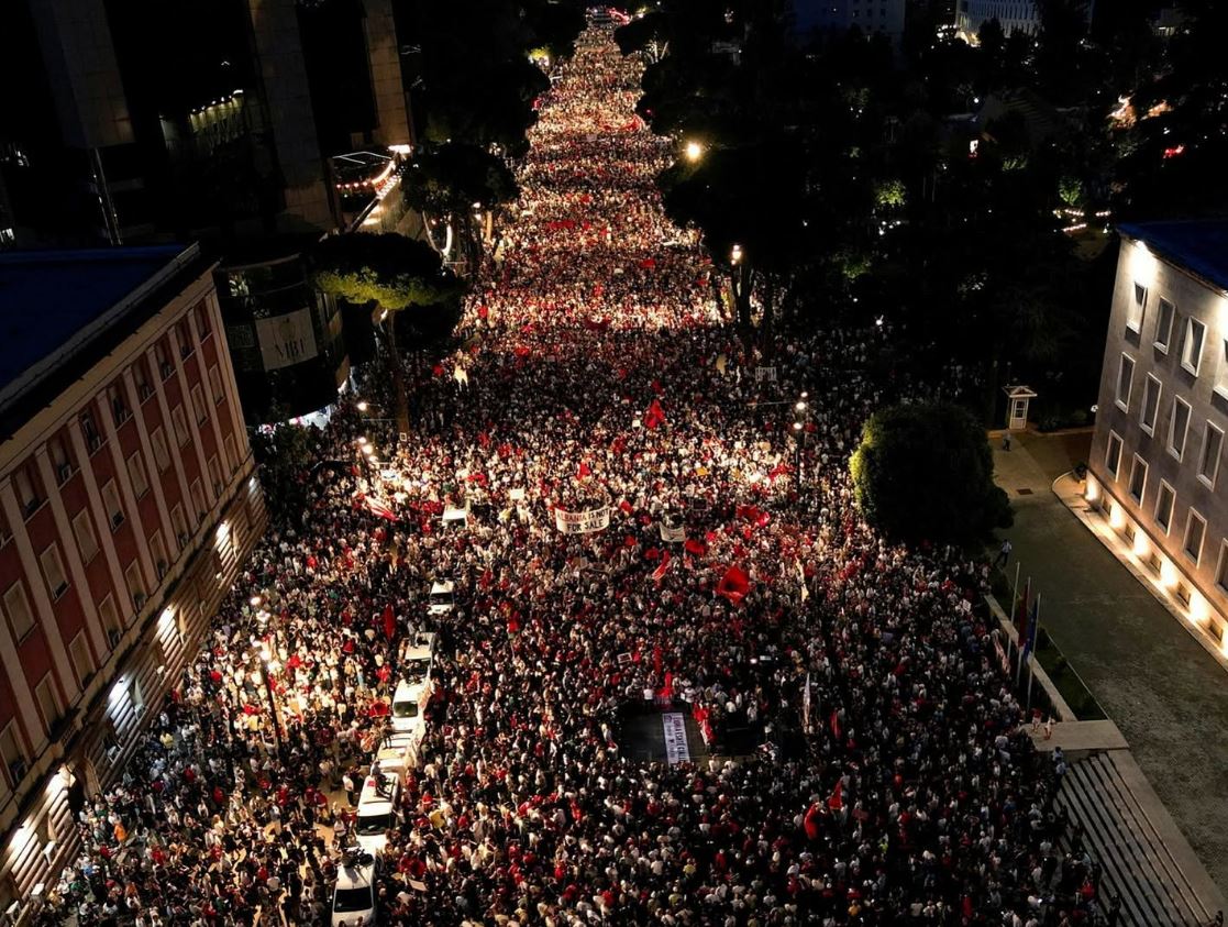 Protesta e 21 të për largimin e kryeministrit bashkon kombin  sot diaspora në Tiranë  Kërkesa e vetme  Edi Rama jep dorëheqjen 
