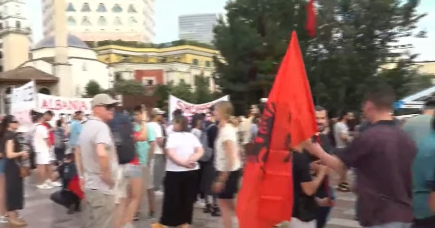 LIVE   Shqipëria e re    Sot protesta e 12 të kundër qeverisë  qytetarët rikthehen në shesh  Rama jep dorëheqjen 