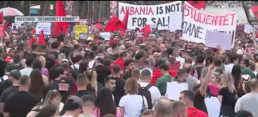 VIDEO   Belinda në burg   Mijëra qytetarë në protestën para kryeministrisë  Kush ka bërë korrupsion të përfundojë në qeli  Rama jep dorëheqjen