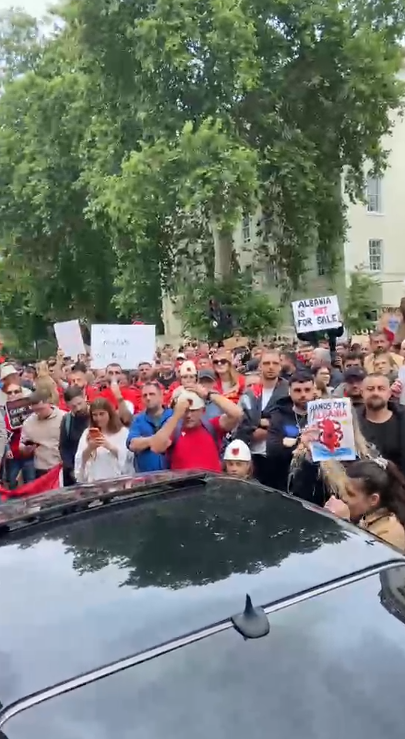 proteste shqiptaret ne barcelone (3)