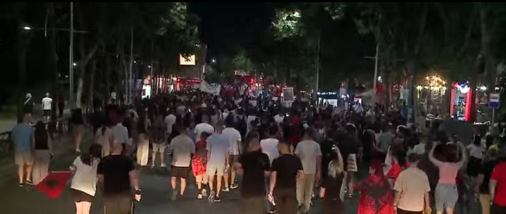 protesteee15