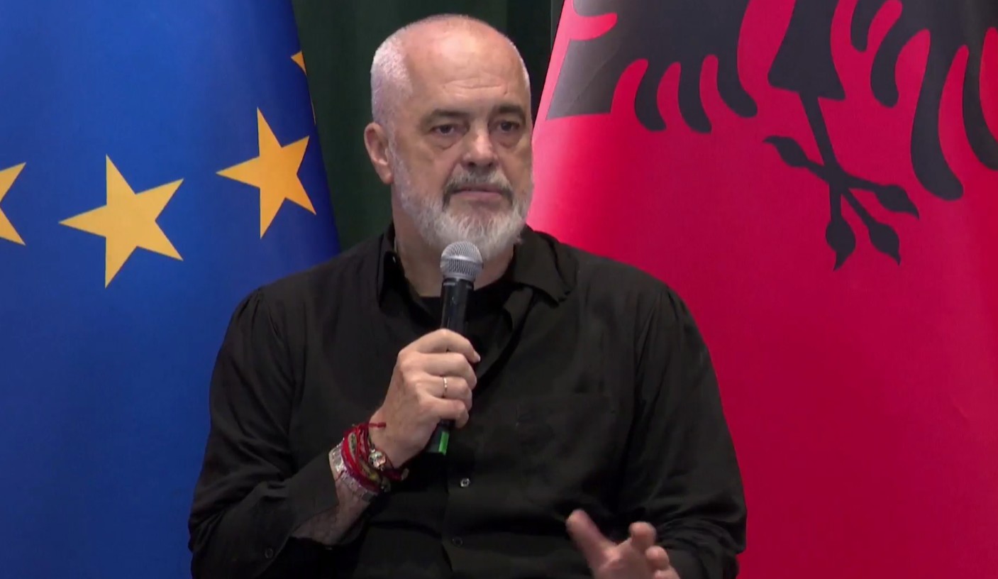 Protestat  Rama  Jemi vend i lirë  E njoh shijen e gjakut kur ato ndodhin në një mjedis jo të lirë  Kërkojnë anulimin e projektit  por nuk ka një të   