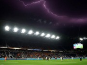 Furtunë dhe rrufe, kaos me hapjen e Botërorit! Ndeshja e parë mund të luhet me rregullin e 30 minutave dhe zgjasë për orë të tëra