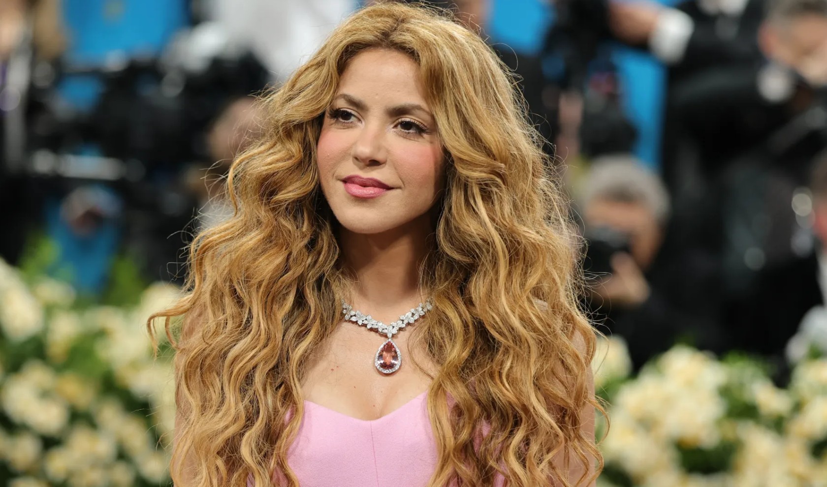 foto-shakira-ndez-thashethemet-per-nje-lidhje-te-re-fotografohet-me-aktorin-e-famshem-meksikan