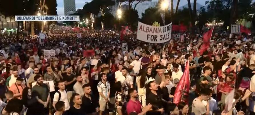 VIDEO   Braktiseni kryeministrin në antimitingun e nesërm   Qytetari thirrje administratës  SPAK të hetojë Ramën për lejen e ndërtimit që ka dhënë për Zvërnecin 