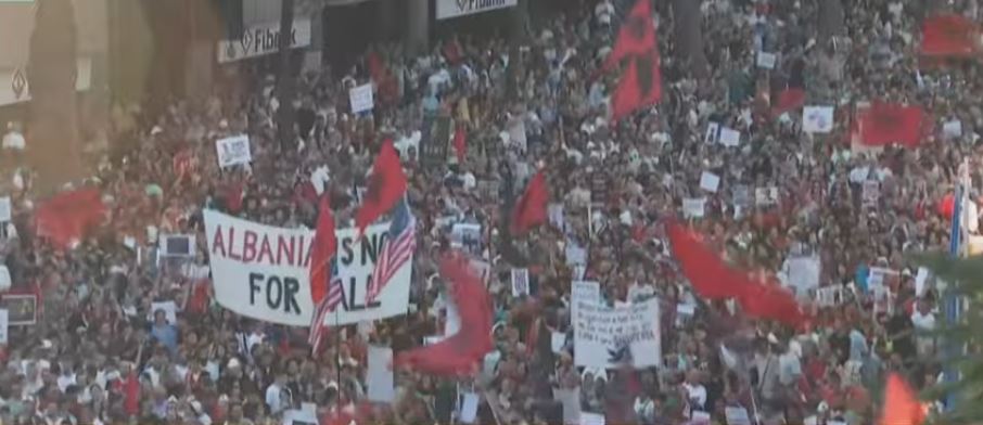 sheshi plot protesta