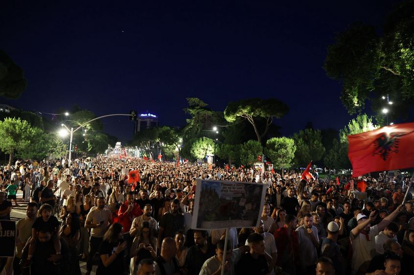 Këshilli i Ambasadorëve vlerëson protestat e mijëra qytetarëve  Pasqyrë e shqetësimeve të thella të akumuluara  korrupsioni i përhapur dhe mbrojtjes politike të ofruar ndaj individëve të përfshirë në afera
