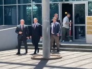 VIDEO/ Drejtori i Përgjithshëm i Policisë, Skënder Hita shkon në GJKKO, takohet me kreun e Gjykatës së Posaçme, Erjon Bani
