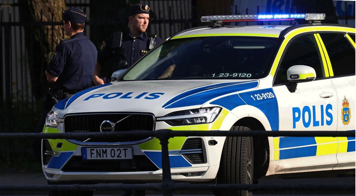 Shiti për prostitucion gruan e tij tek mbi 100 burra  dënohet me burg suedezi  Peliko   ndëshkime edhe për 28 klientë 