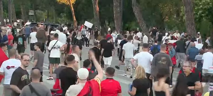 tensione ne proteste