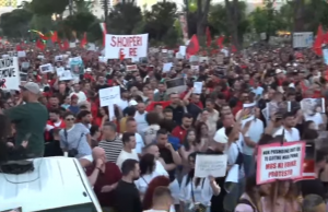 tirana protesta