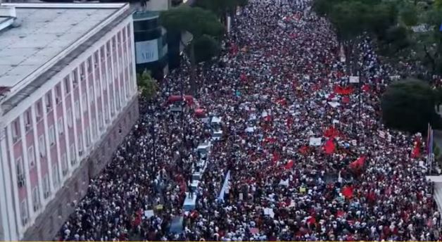 tirane protesta bulevard