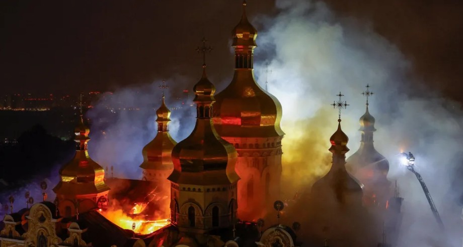 Rusia dhe Ukraina shkëmbejnë sulme  9 të vdekur në Kiev  3 në jug të Moskës  Digjet edhe katedralja historike e përfshirë në UNESCO