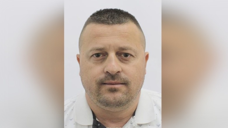Vrasja e Valter Lleshit në Mirditë  po shkonte në punë me një koleg  Miku i tij zbriti nga makina dhe u ndal në një lokal para ekzekutimit