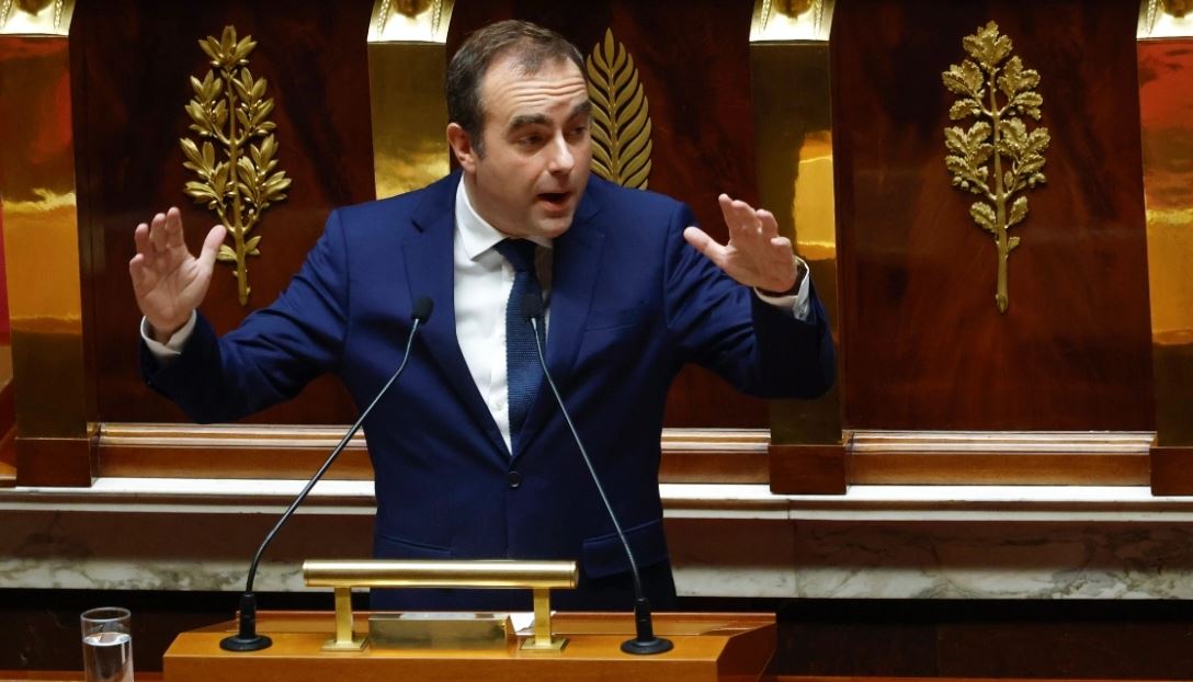 Kryeministri i Francës lëshon qarkoren befasuese  Ministrat dhe zyrtarët e lartë do t i nënshtrohen testeve të drogës  Ja kush përfshihet në lista