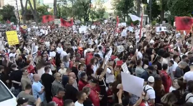  Na prishën internetin që të mos jepej protesta live në rrjetet sociale   Progni akuzon ndërhyrjet kibernetike  Të tregojmë kulturë për t i kërkuar llogari këtij maskarai 