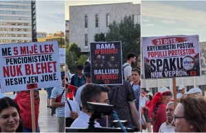 Protesta e 32 pankarta