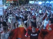 “Rama n’burg, Berisha n’burg!”- Protestuesit nisin marshimin nëpër kryeqytet: Ju erdhi fundi! Shqipëria kërkon revolucion