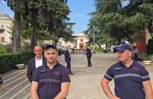 deputeti i PS goditet me veze