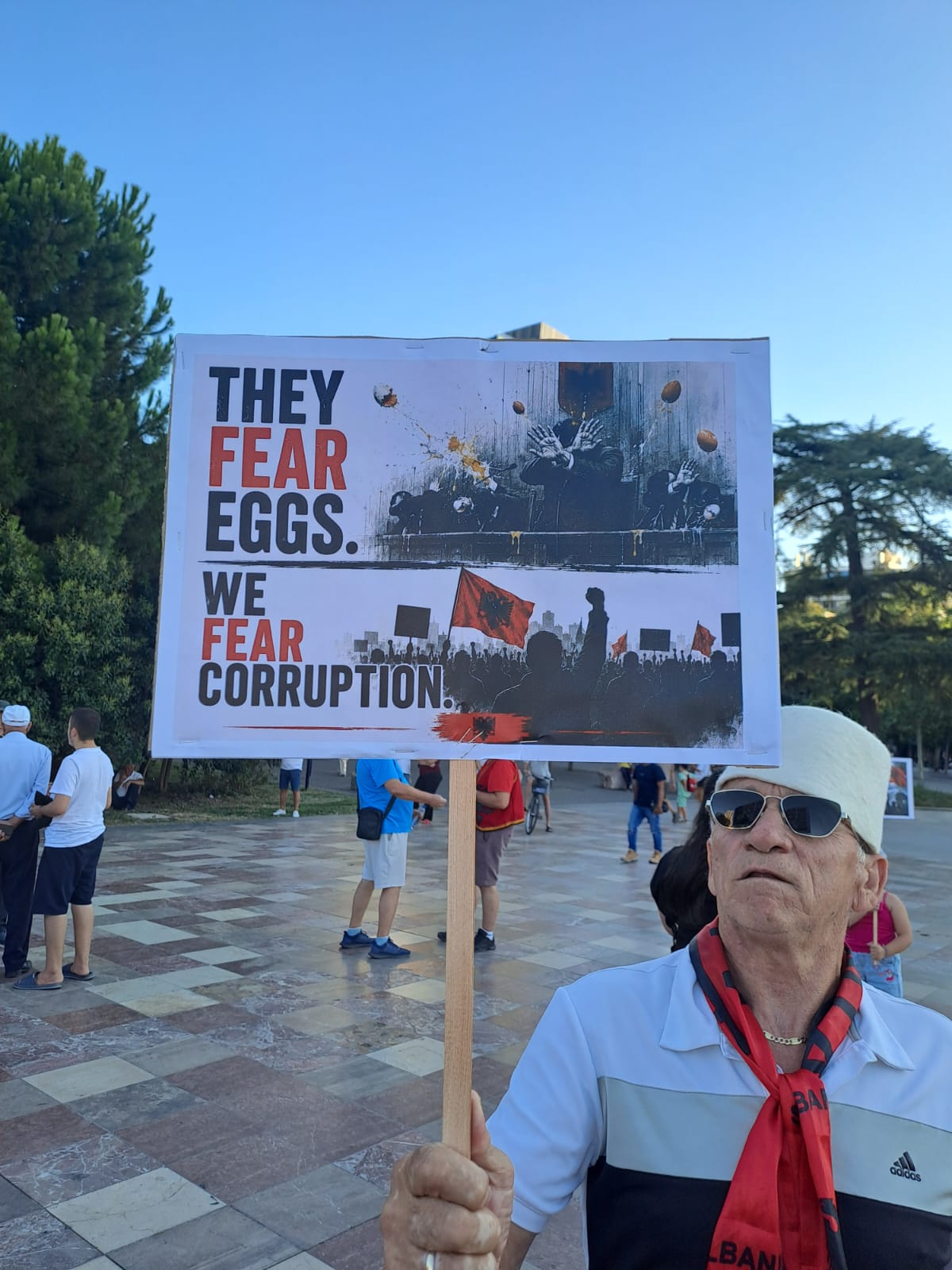 edi rama pankarta protesta 55 besa (14)