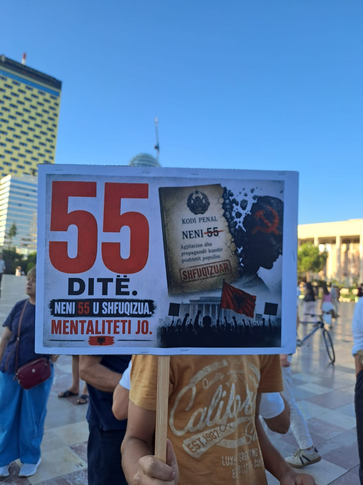 edi rama pankarta protesta 55 besa (15)