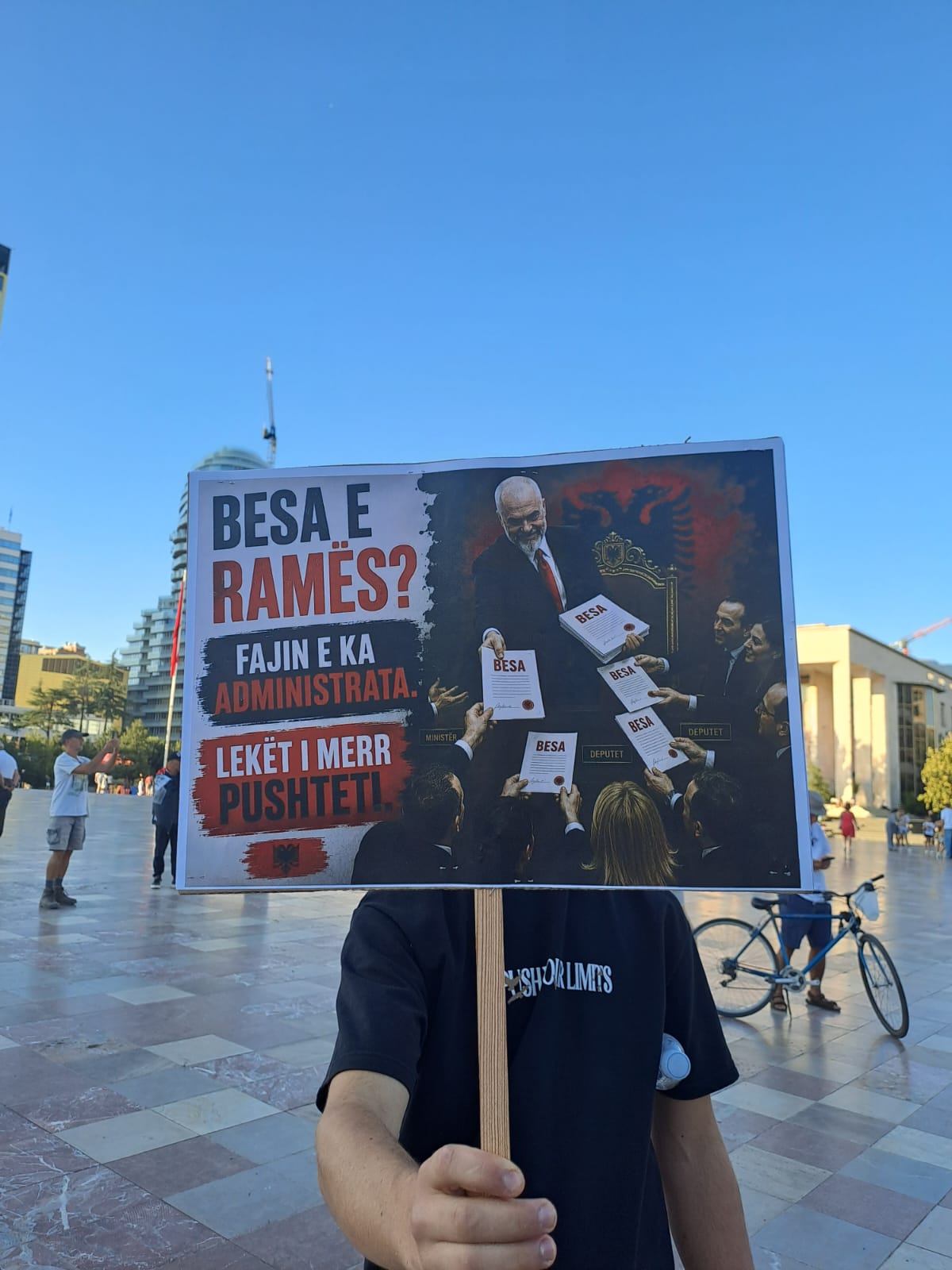 edi rama pankarta protesta 55 besa (16)