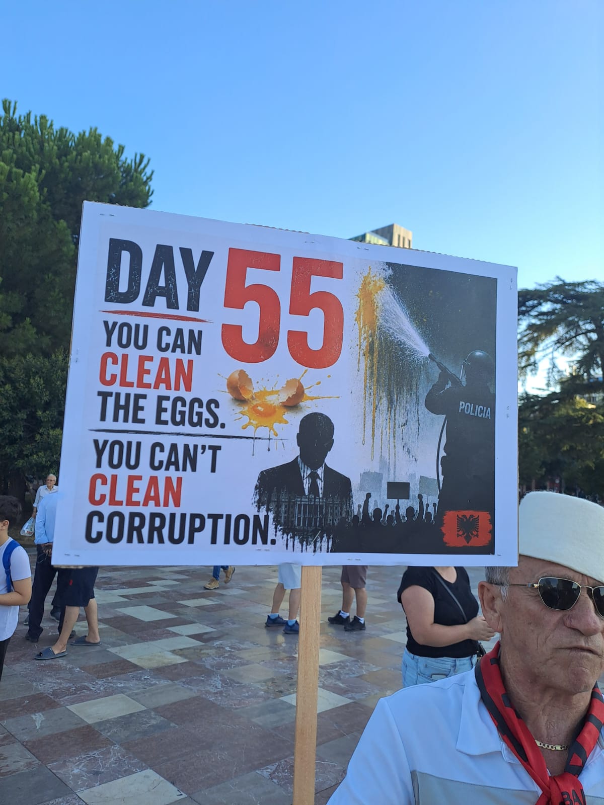 edi rama pankarta protesta 55 besa (9)