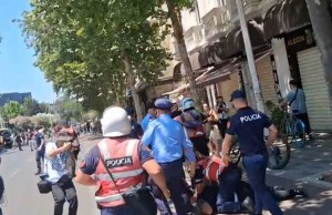 i arrestuari policise sot