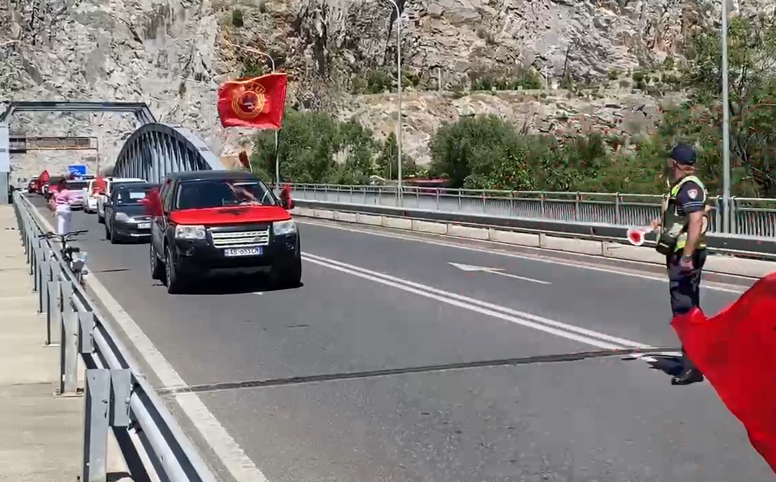 makina kuq e zi (2)