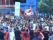 “Poshtë patronazhistët”- Mijëra protestues marshojnë pranë stadiumit kombëtar: Çohuni nga kafja