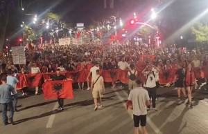 mbyllje proteste