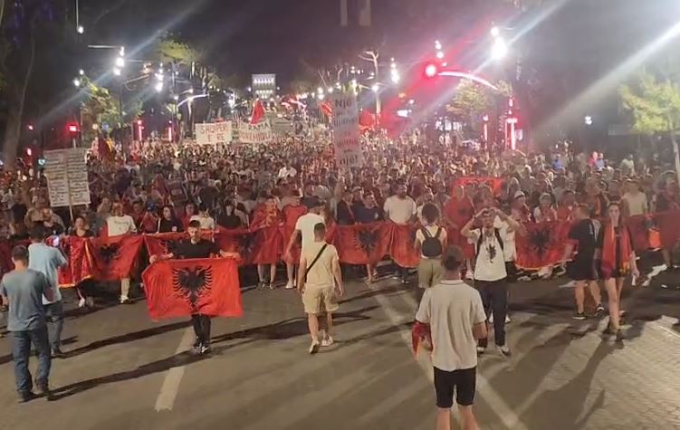 mbyllje proteste