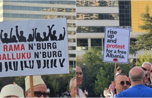 pankarta protesta 47