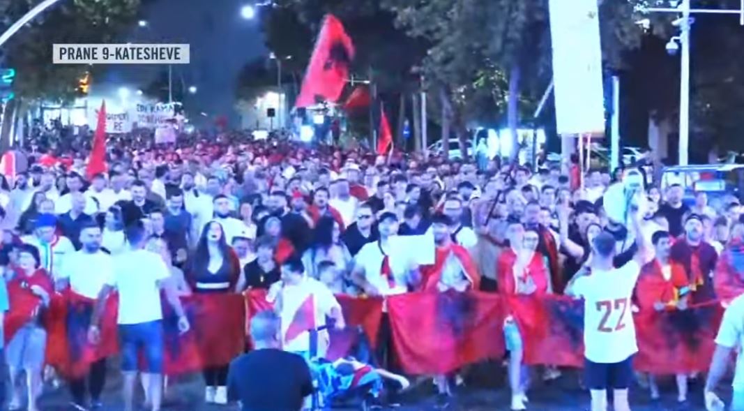 parlament analfabet protesta