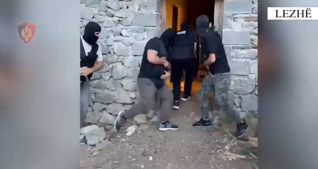 policet aksion shtepi bari
