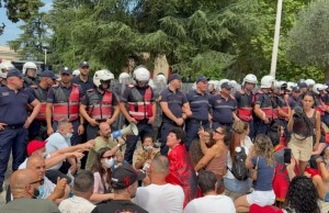 policia barrierat