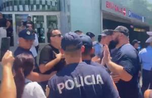 policia dhe protestuesit