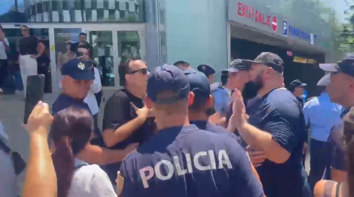 policia dhe protestuesit
