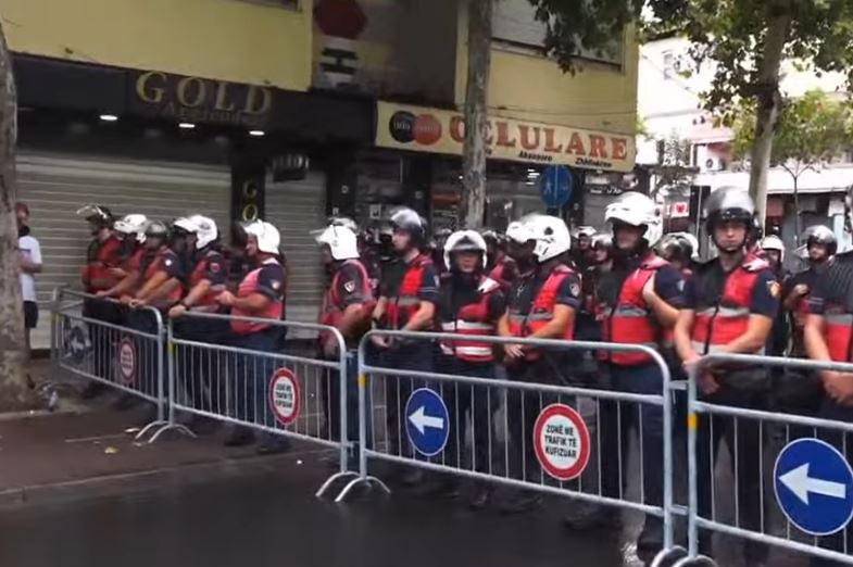 policia protesta